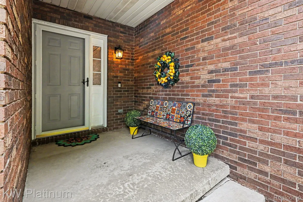 819 E Pointe Port Huron City, MI 48060