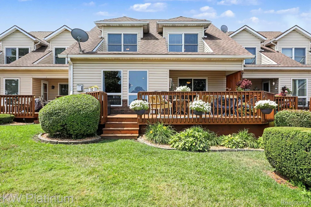 819 E Pointe Port Huron City, MI 48060