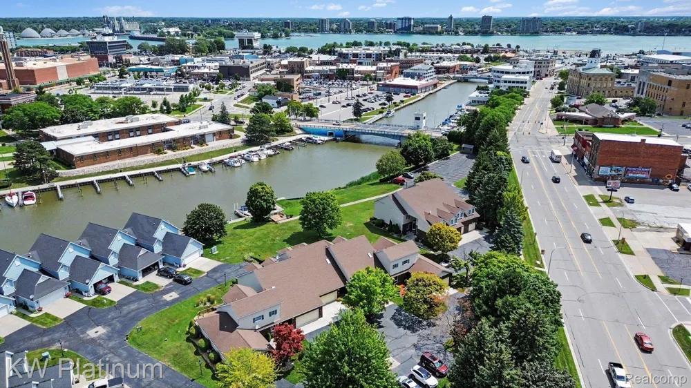 819 E Pointe Port Huron City, MI 48060