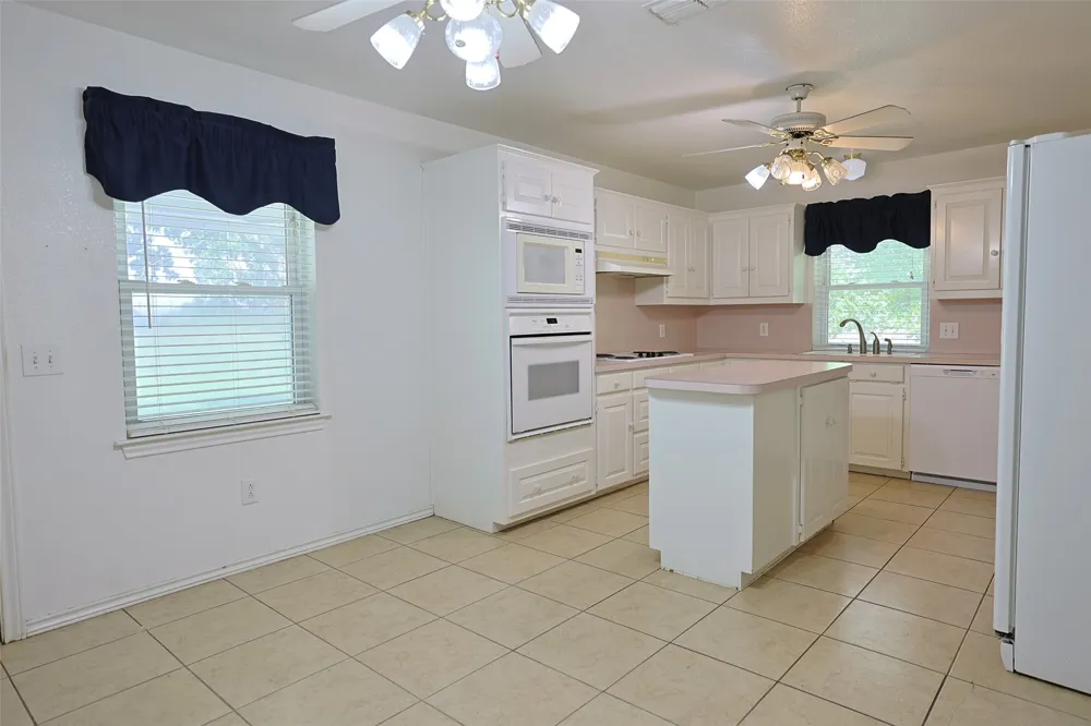 2550 W Lucas Road Lucas, TX 75002