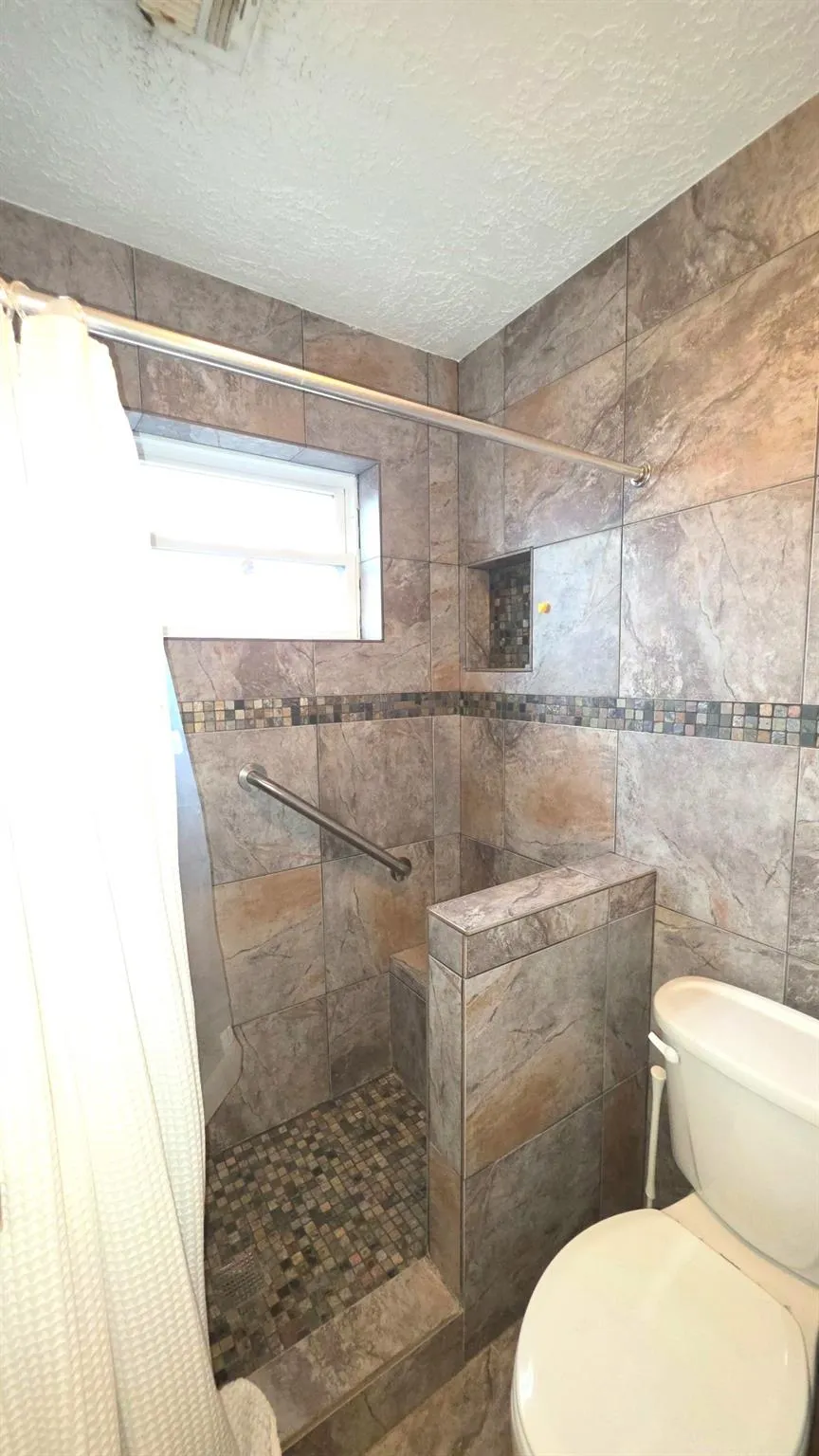 9811 Rocky Hollow Road La Porte, TX 77571