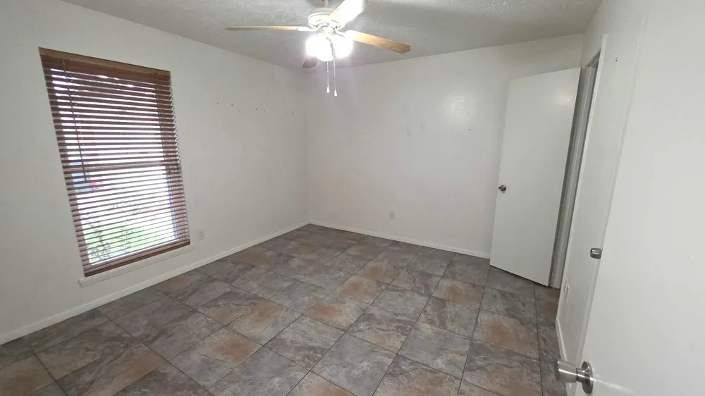 9811 Rocky Hollow Road La Porte, TX 77571