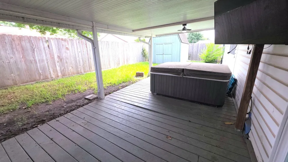 9811 Rocky Hollow Road La Porte, TX 77571