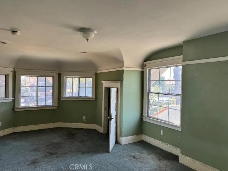 1749 W 49th Los Angeles, CA 90062