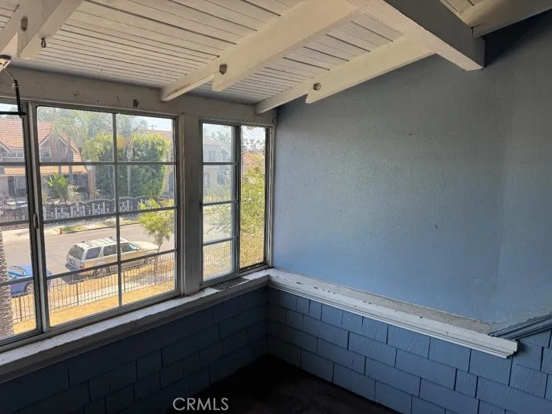1749 W 49th Los Angeles, CA 90062