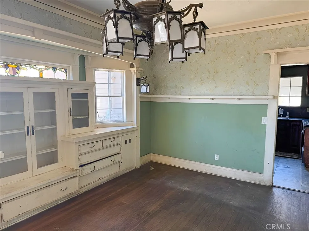 1749 W 49th Los Angeles, CA 90062