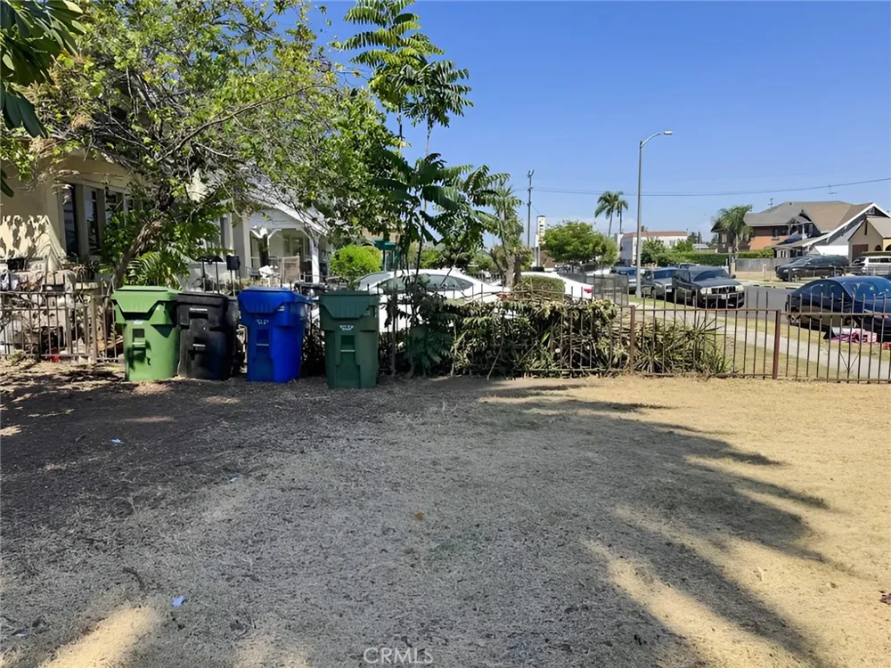 1749 W 49th Los Angeles, CA 90062