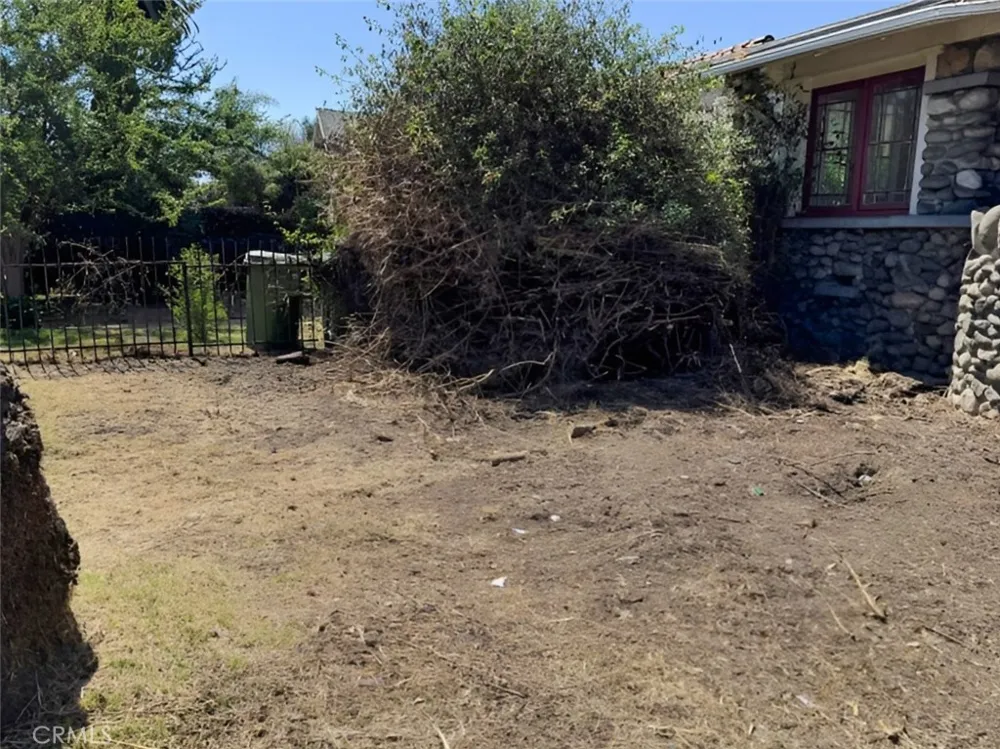 1749 W 49th Los Angeles, CA 90062
