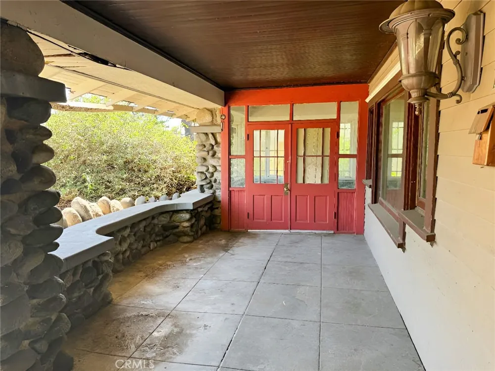 1749 W 49th Los Angeles, CA 90062
