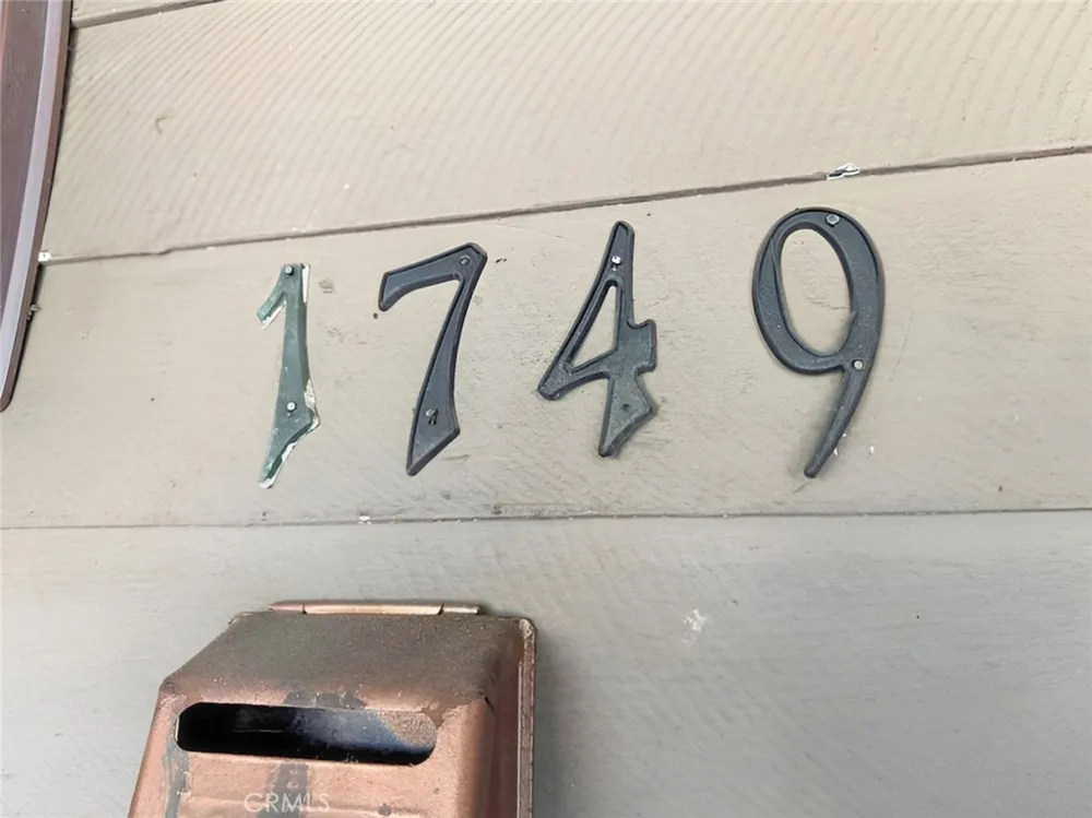 1749 W 49th Los Angeles, CA 90062