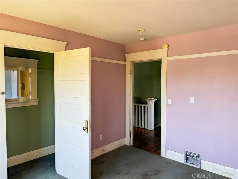 1749 W 49th Los Angeles, CA 90062
