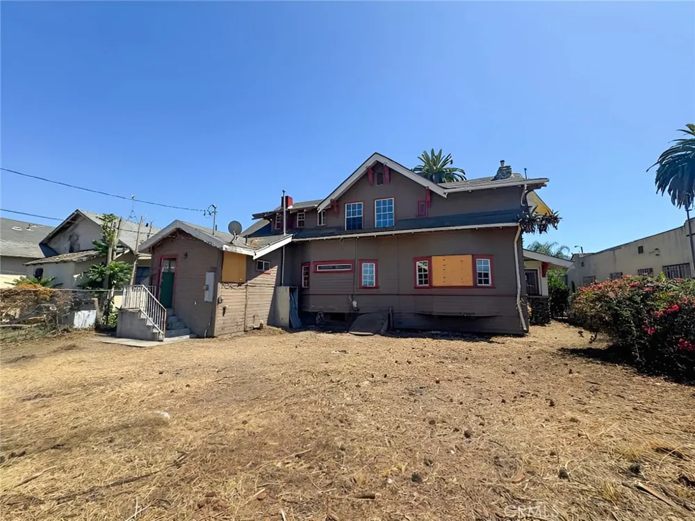 1749 W 49th Los Angeles, CA 90062