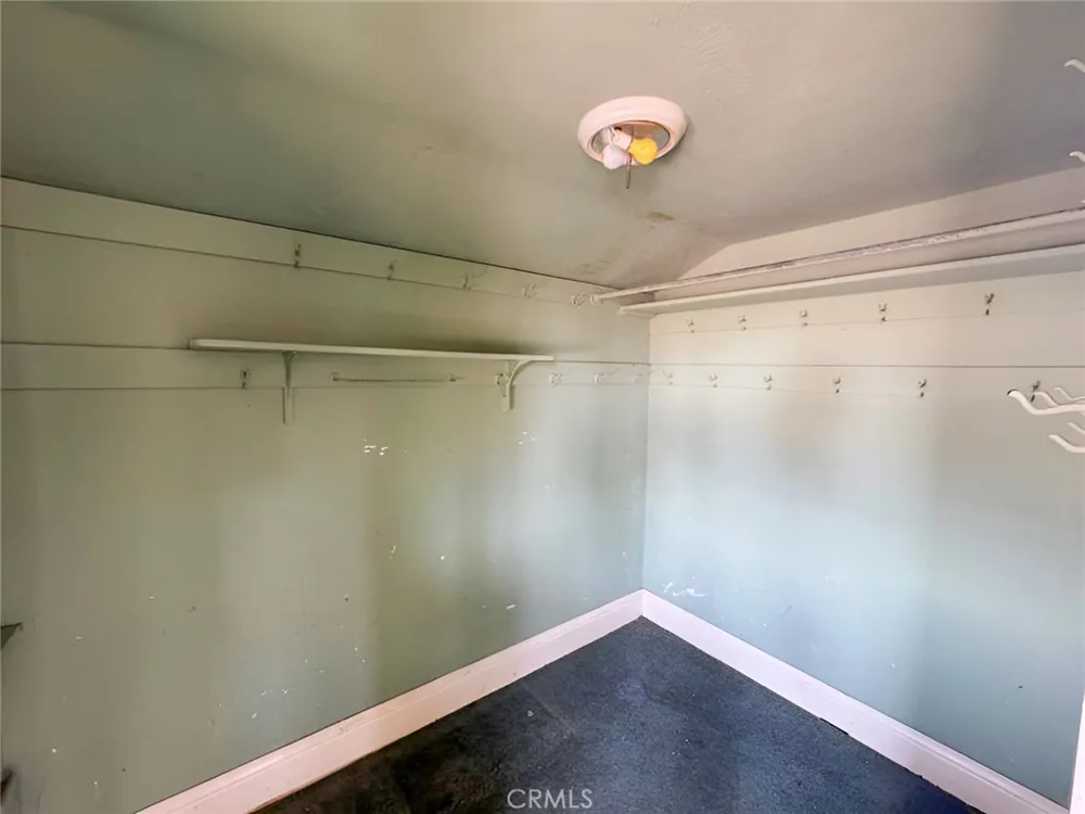 1749 W 49th Los Angeles, CA 90062