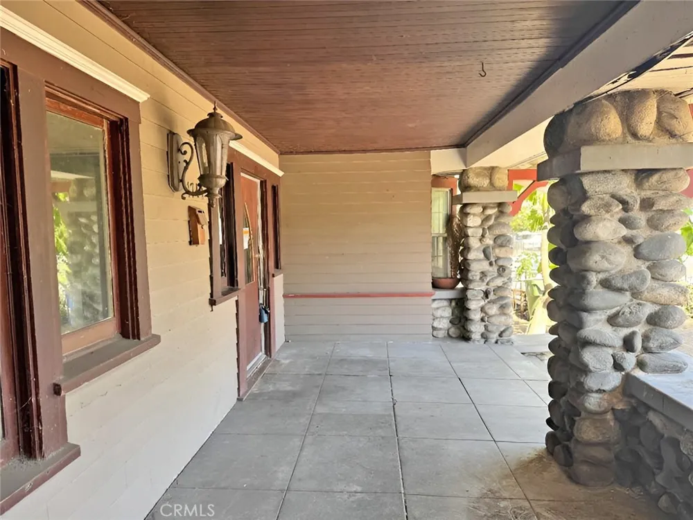 1749 W 49th Los Angeles, CA 90062