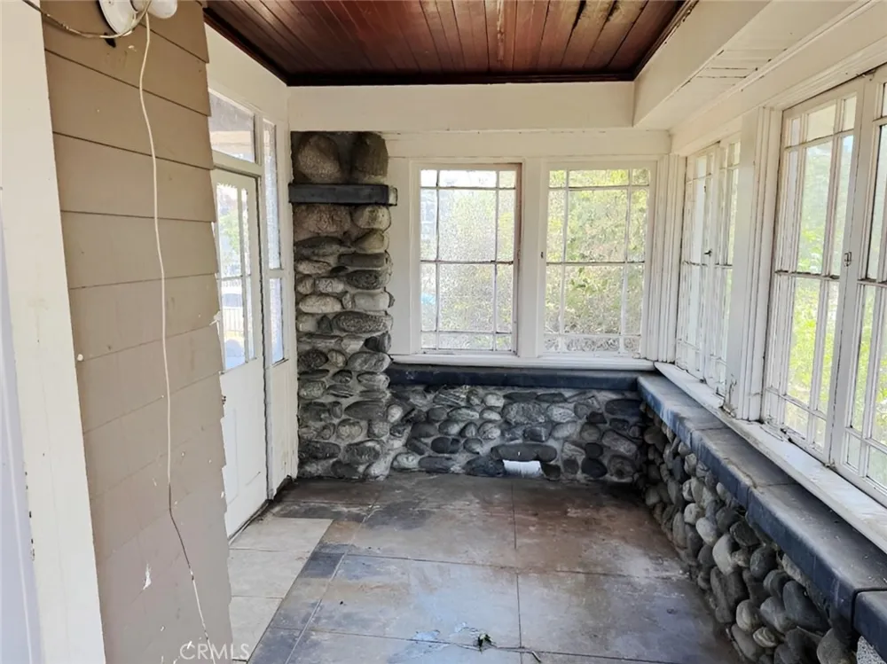 1749 W 49th Los Angeles, CA 90062