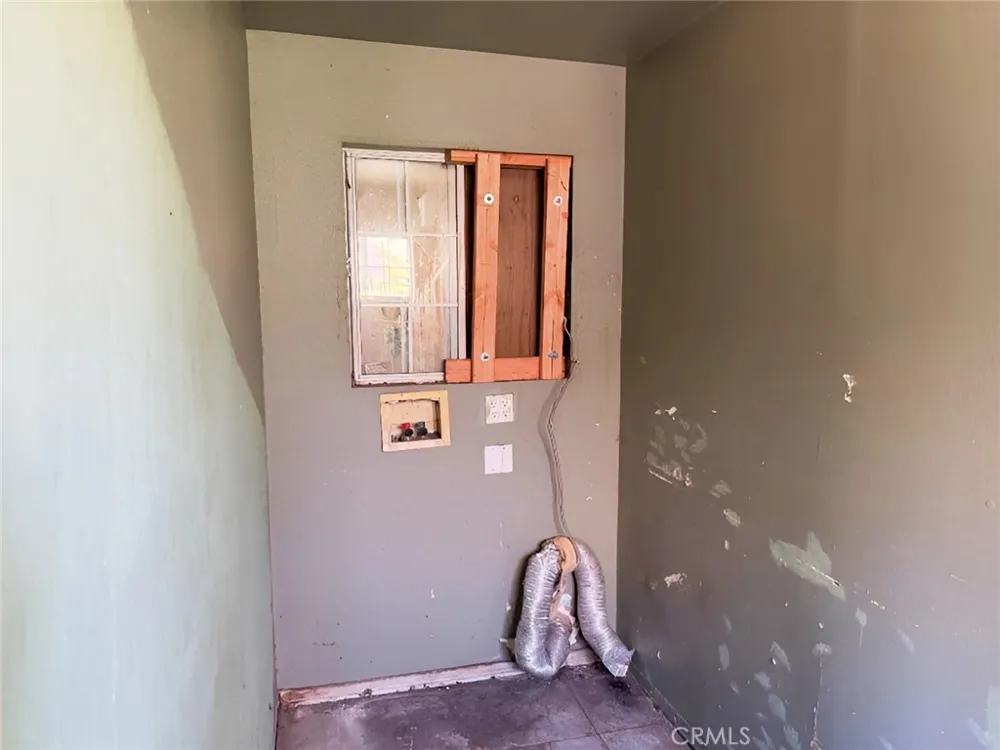 1749 W 49th Los Angeles, CA 90062