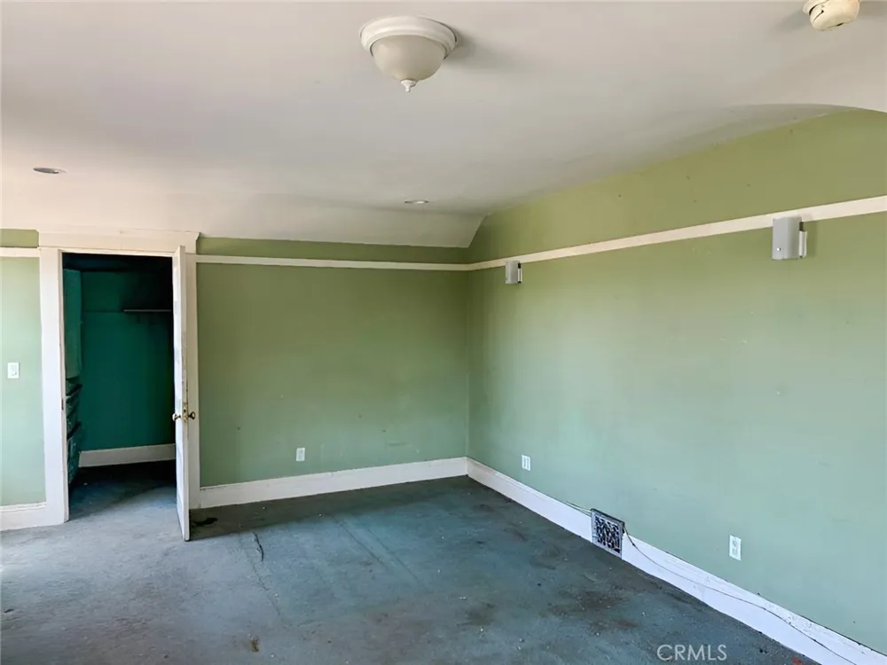 1749 W 49th Los Angeles, CA 90062