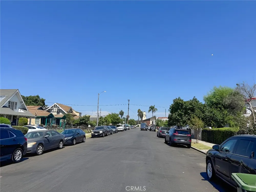 1749 W 49th Los Angeles, CA 90062