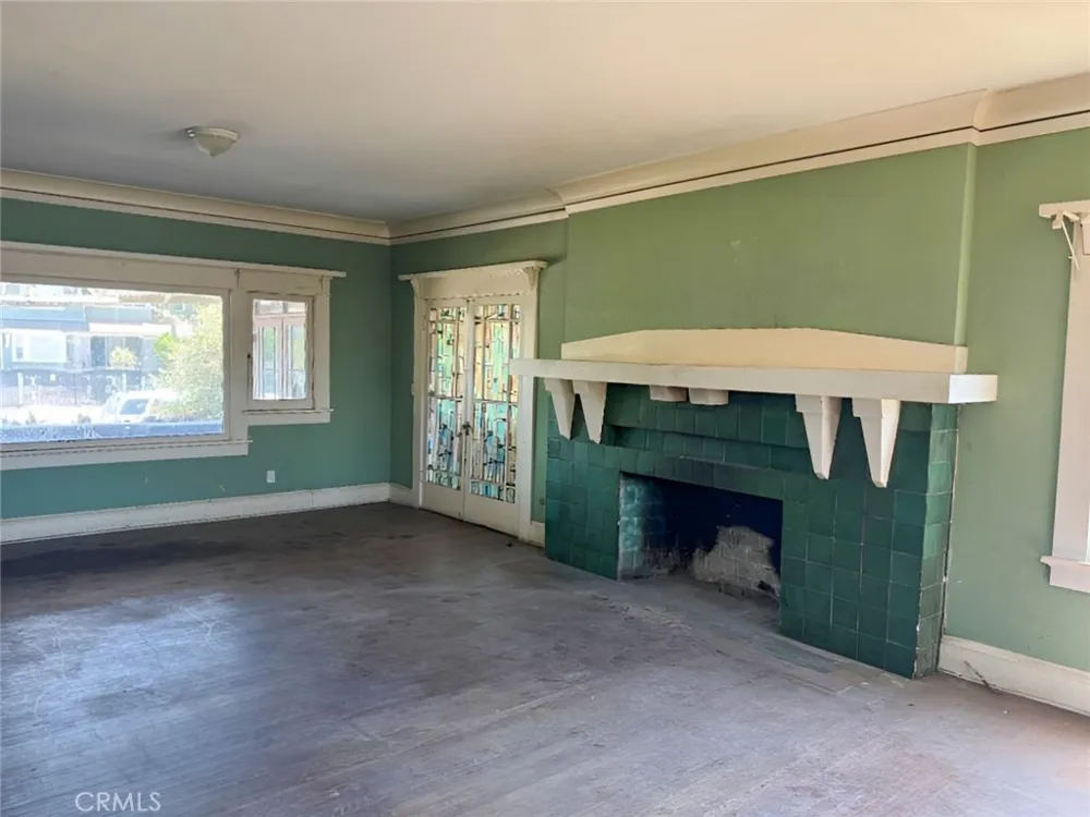 1749 W 49th Los Angeles, CA 90062