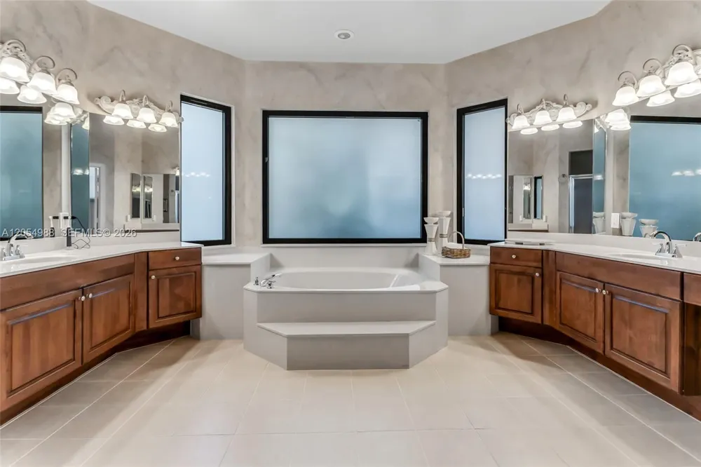 13860 SW 40th St Davie, FL 33330
