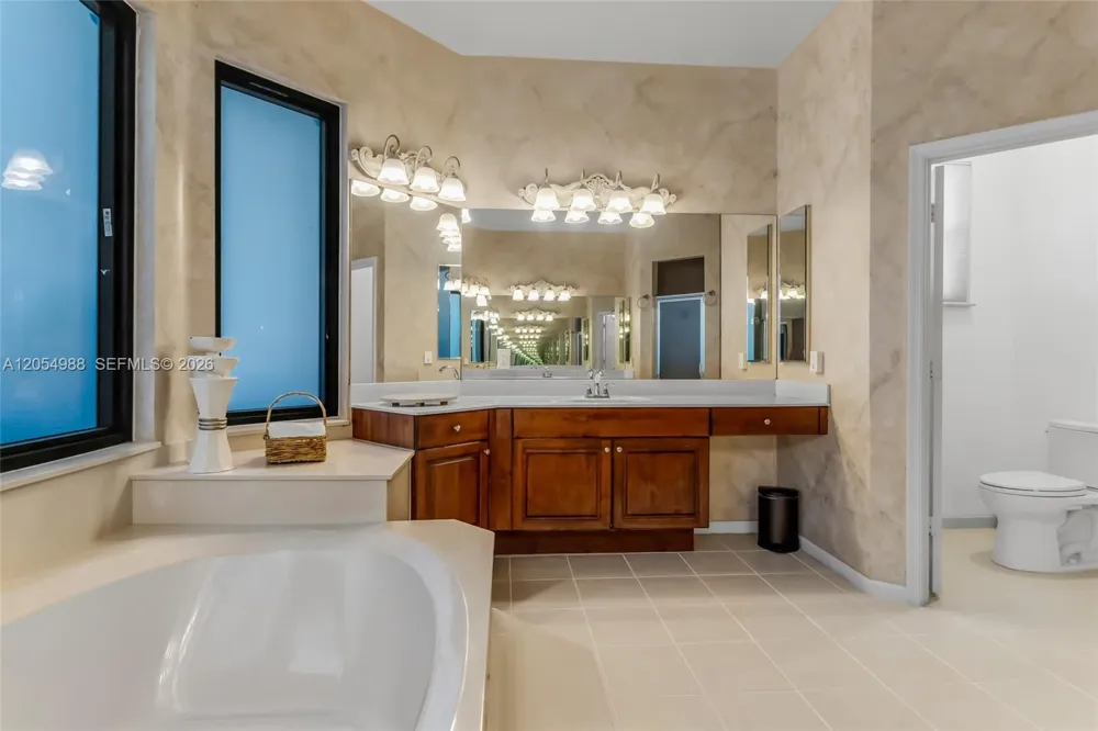 13860 SW 40th St Davie, FL 33330