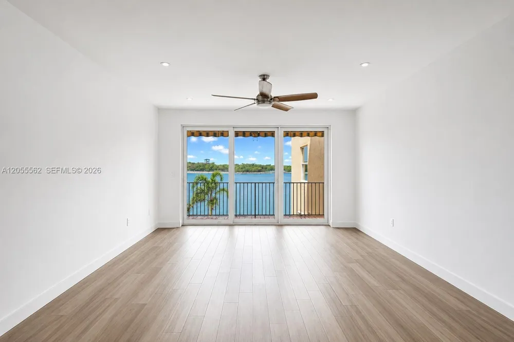 4234 Ocean Dr Hollywood, FL 33019