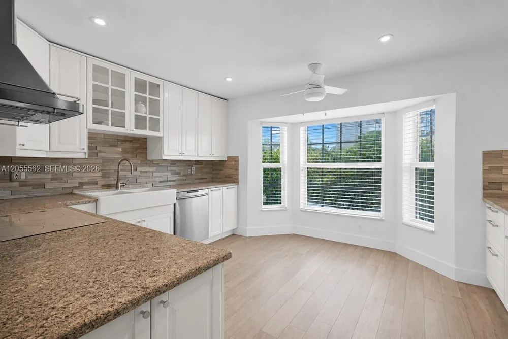 4234 Ocean Dr Hollywood, FL 33019