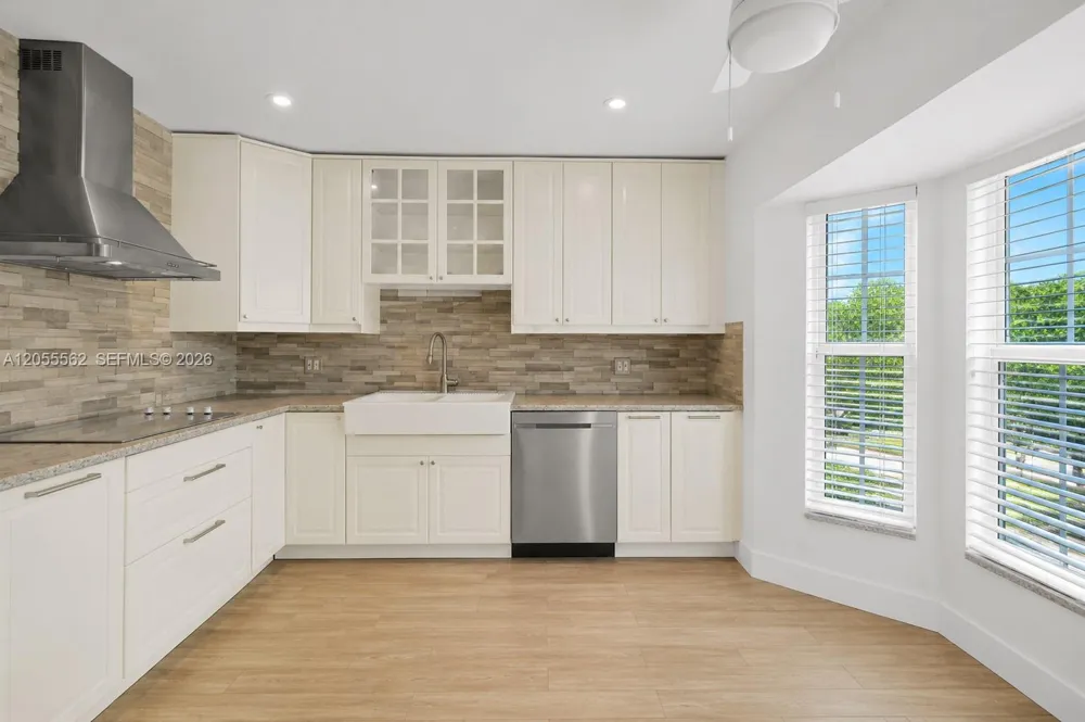 4234 Ocean Dr Hollywood, FL 33019