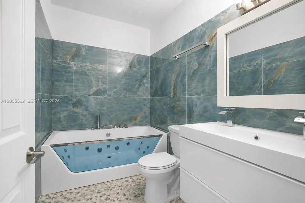 4234 Ocean Dr Hollywood, FL 33019