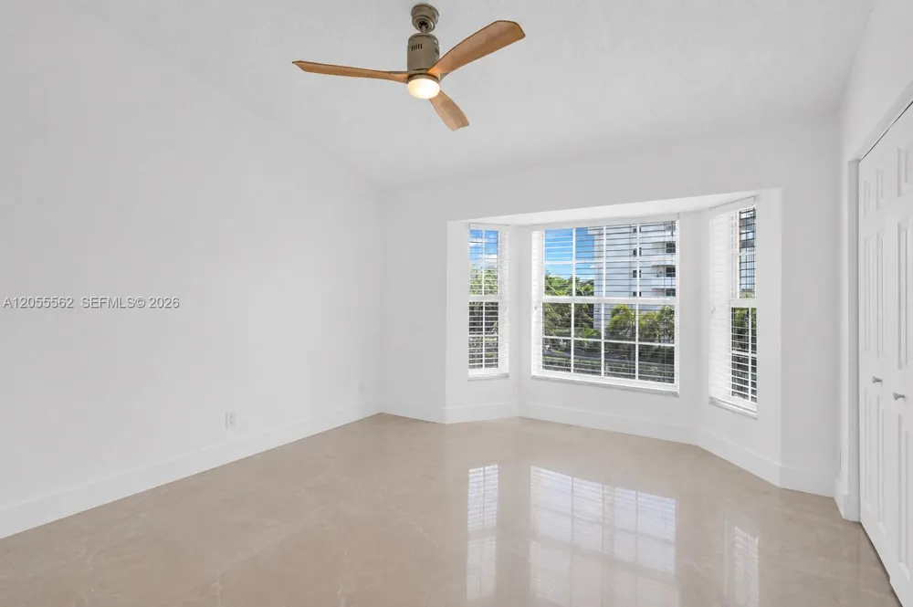 4234 Ocean Dr Hollywood, FL 33019