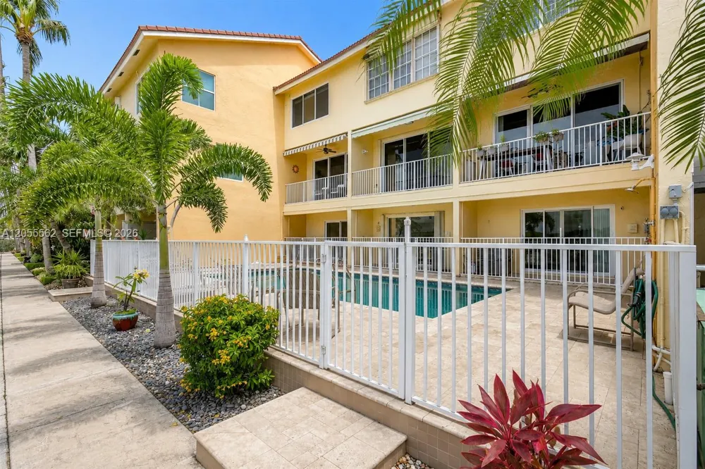 4234 Ocean Dr Hollywood, FL 33019