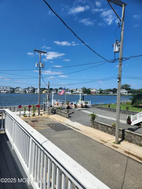 32 Beach Street