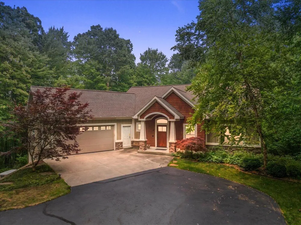 2066 Meek Drive NE Plainfield Charter Township, MI 49306
