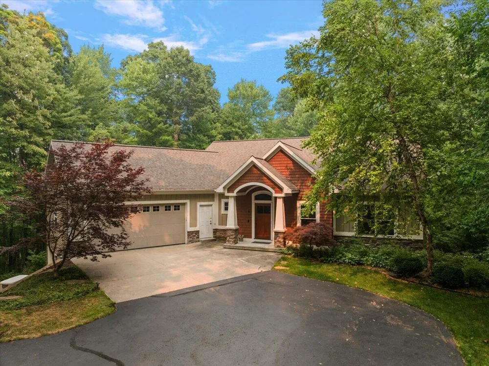 2066 Meek Drive NE Plainfield Charter Township, MI 49306