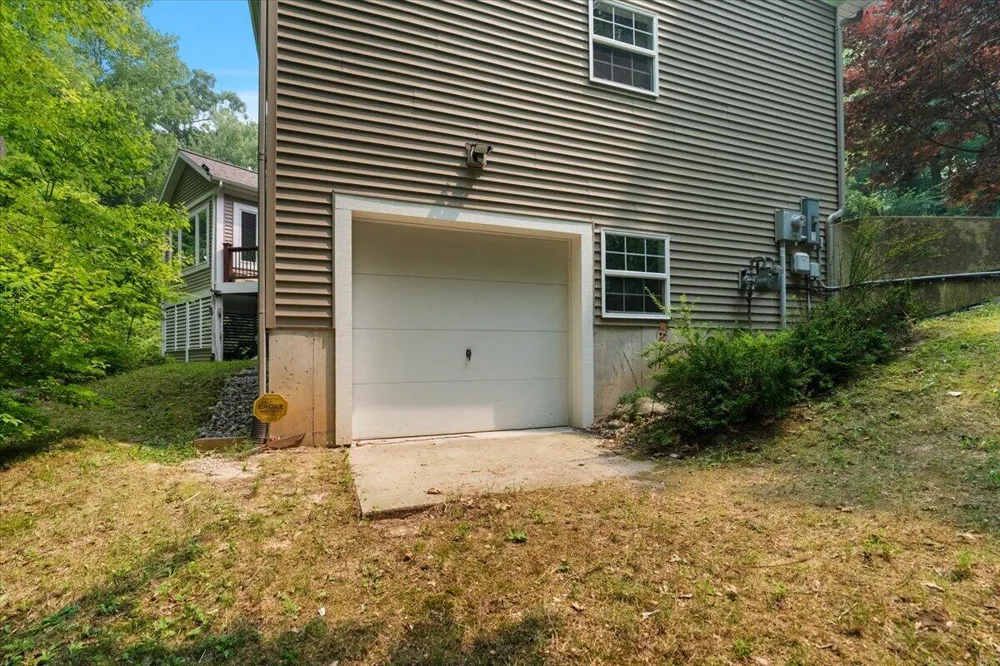 2066 Meek Drive NE Plainfield Charter Township, MI 49306