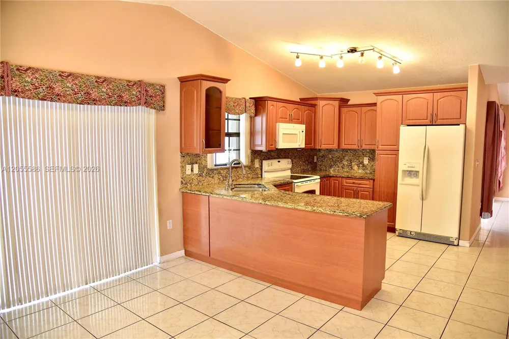 8727 NW 150th Ter Miami Lakes, FL 33018