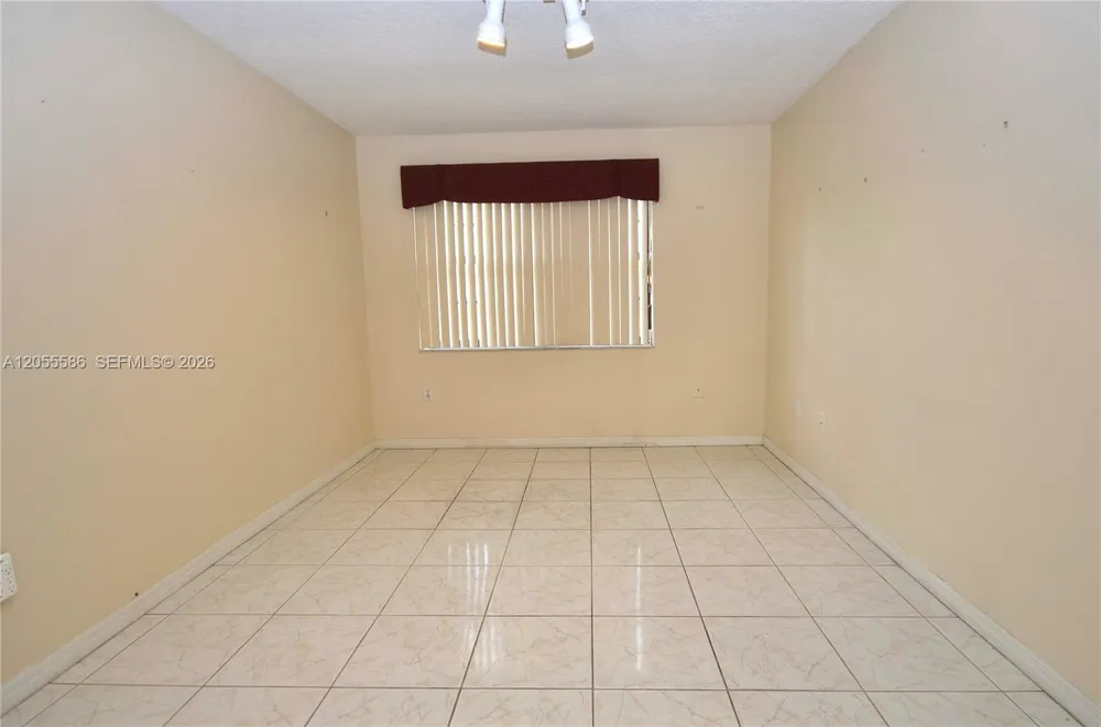 8727 NW 150th Ter Miami Lakes, FL 33018