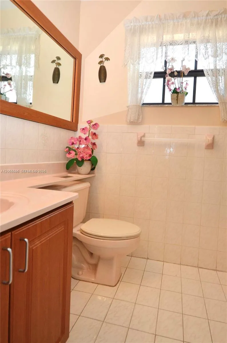 8727 NW 150th Ter Miami Lakes, FL 33018