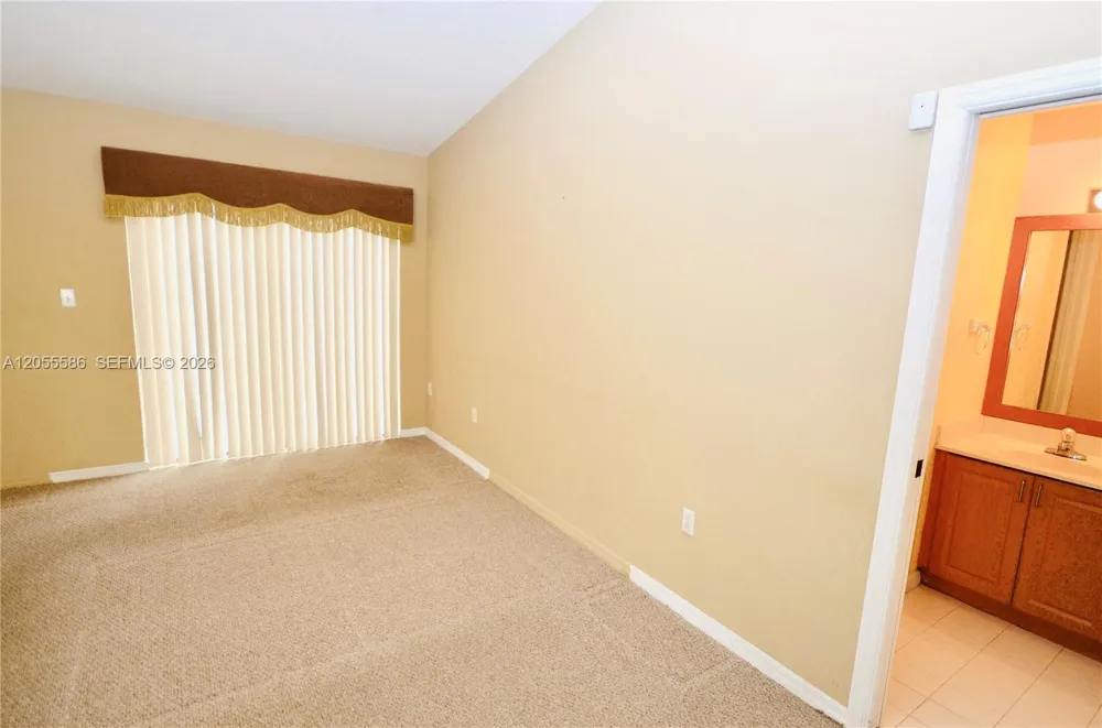 8727 NW 150th Ter Miami Lakes, FL 33018