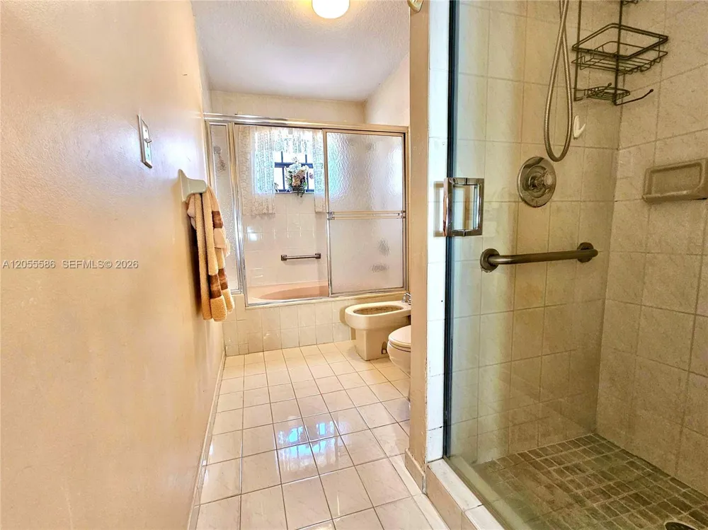 8727 NW 150th Ter Miami Lakes, FL 33018