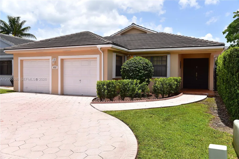 8727 NW 150th Ter Miami Lakes, FL 33018