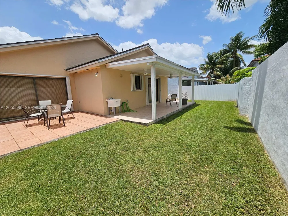 8727 NW 150th Ter Miami Lakes, FL 33018