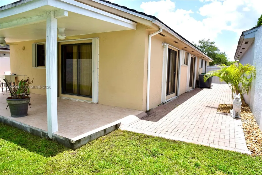 8727 NW 150th Ter Miami Lakes, FL 33018