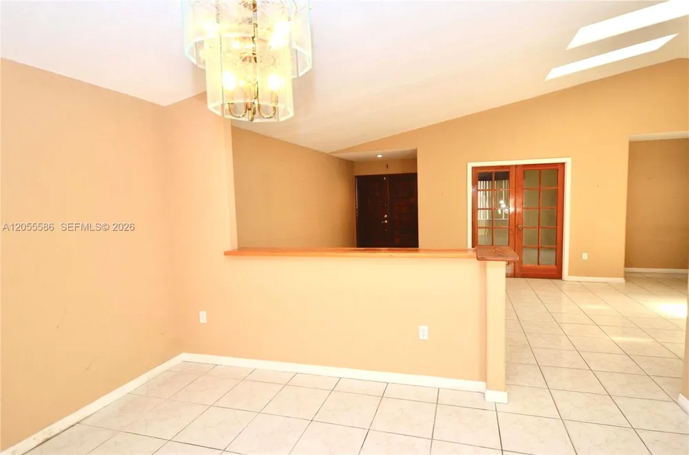 8727 NW 150th Ter Miami Lakes, FL 33018