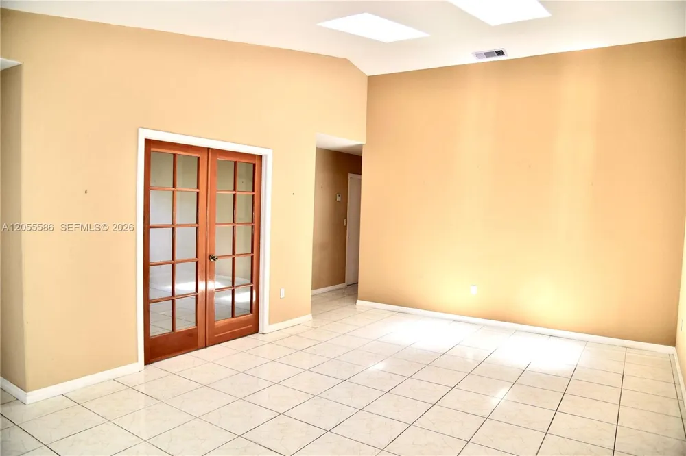 8727 NW 150th Ter Miami Lakes, FL 33018