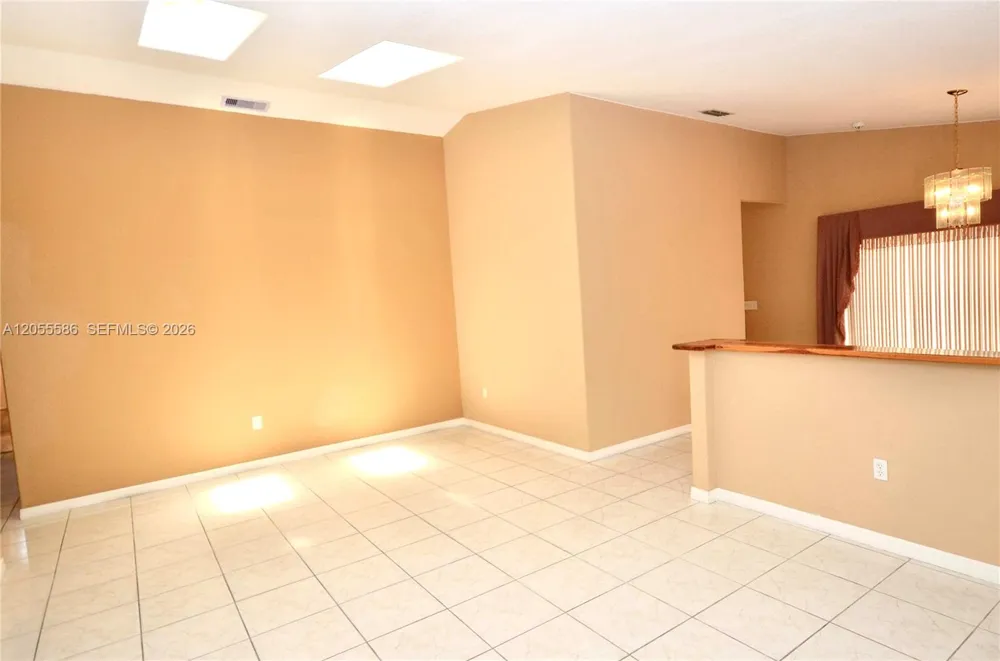 8727 NW 150th Ter Miami Lakes, FL 33018