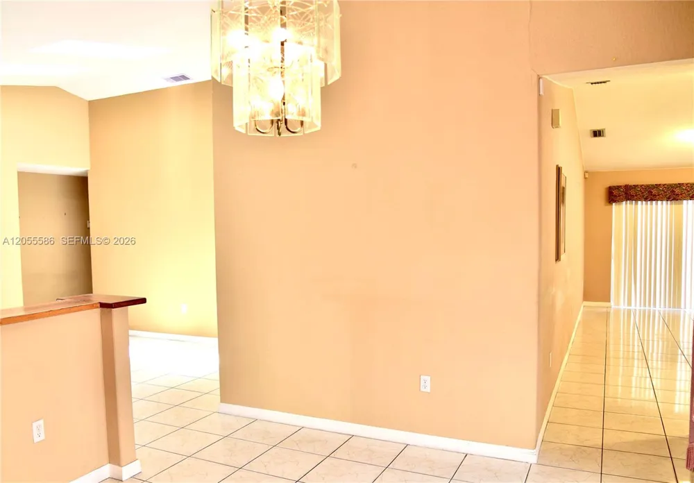 8727 NW 150th Ter Miami Lakes, FL 33018