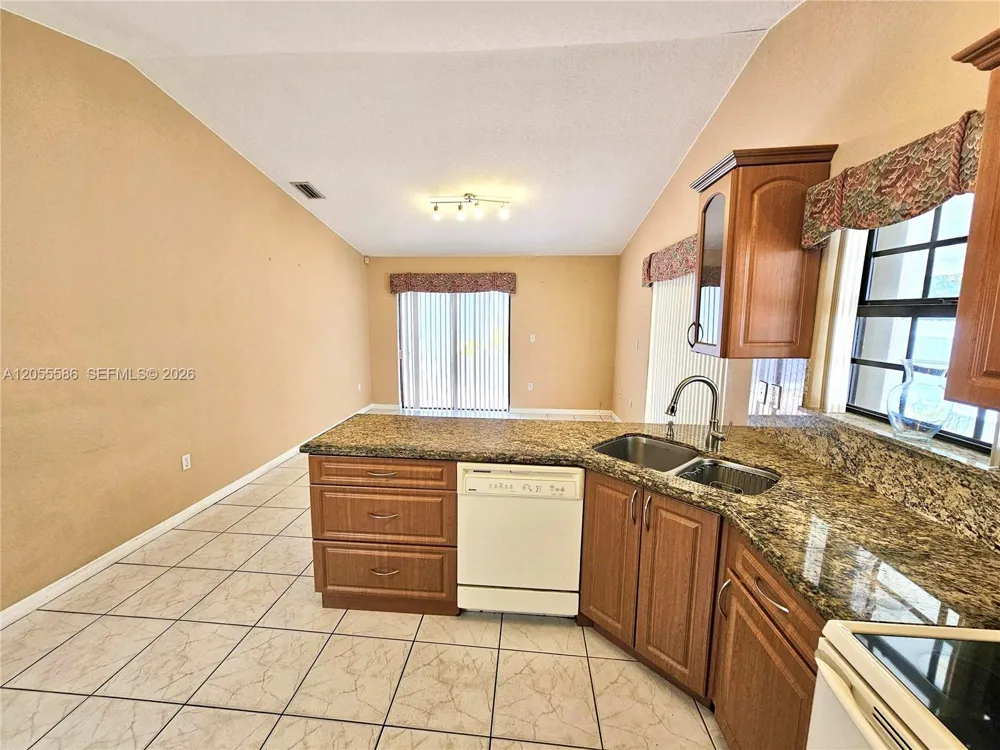 8727 NW 150th Ter Miami Lakes, FL 33018
