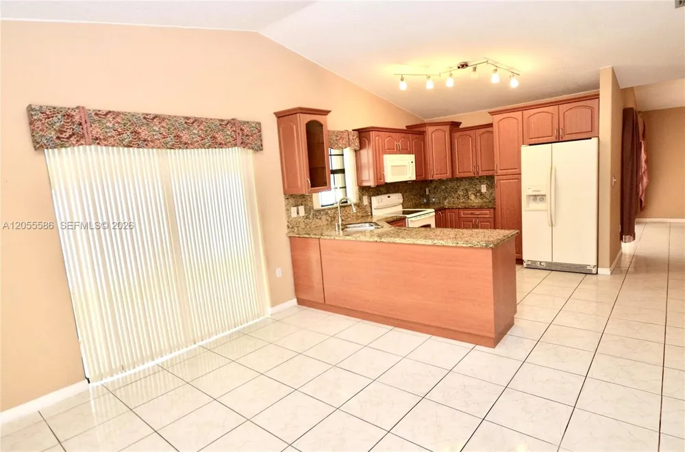 8727 NW 150th Ter Miami Lakes, FL 33018