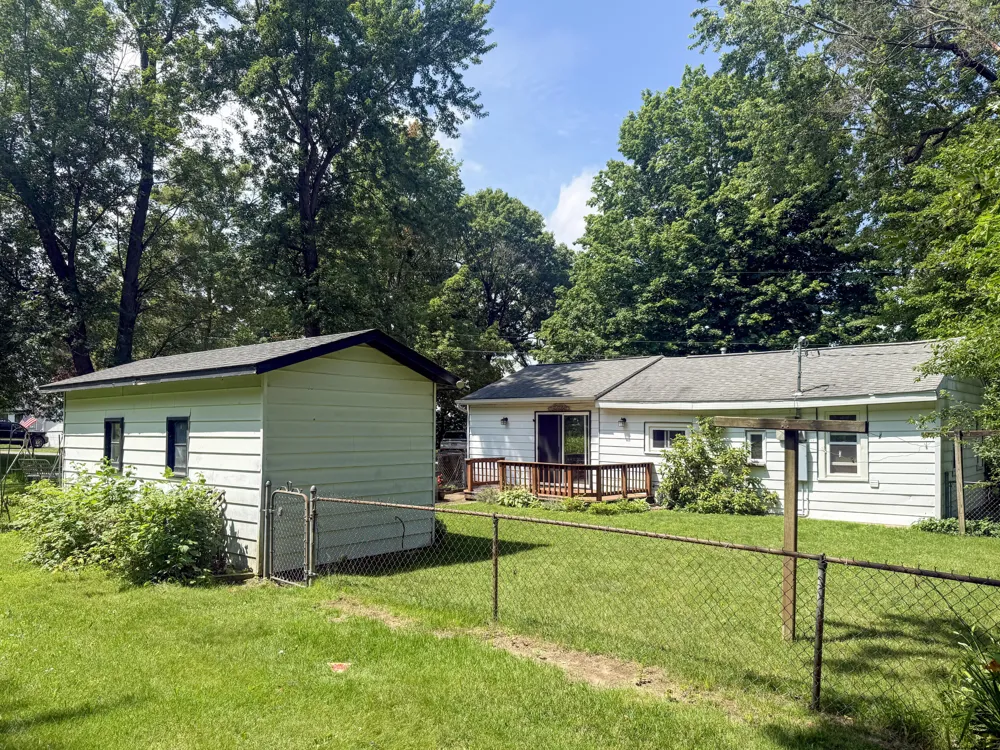 52411 Lakeview Drive Dowagiac, MI 49047